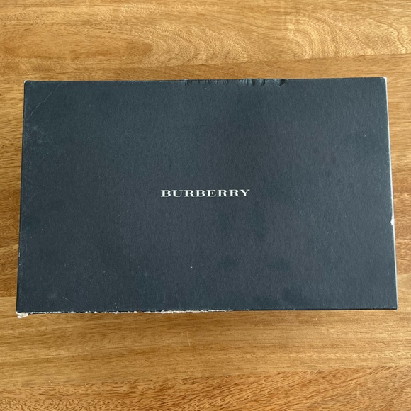 Burberry Black Suede Pumps with Logo Buckle Trim - Size 39 - Picture 3 of 9